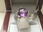 18 CARAT WHITE GOLD AMETHEST AND DIAMOND RING NOBR15112