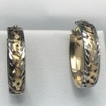 9 CARAT YELLOW AND WHITE GOLD 18MMX 4MM AG39