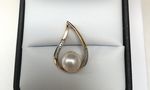 9 CARAT YELLOW GOLD DIAMOND AND PEARL DGDP 2941