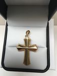 AG 9 CARAT YELLOW GOLD FACETED CROSS 