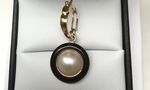 SOLID 9 CARAT YELLOW GOLD AND ONYX PENDANT WITH ENHANCER BALE CJP634