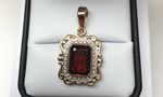 SOLID 9 CARAT YELLOW GOLD GARNET PENDANT CJ PNL