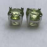 SOLID ROUND PERIDOT STUD EARRING HKERSTUDRND6M