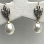  9 CARAT YELLOW GOLD AND WHITE GOLD PEARL DROP DGE2501